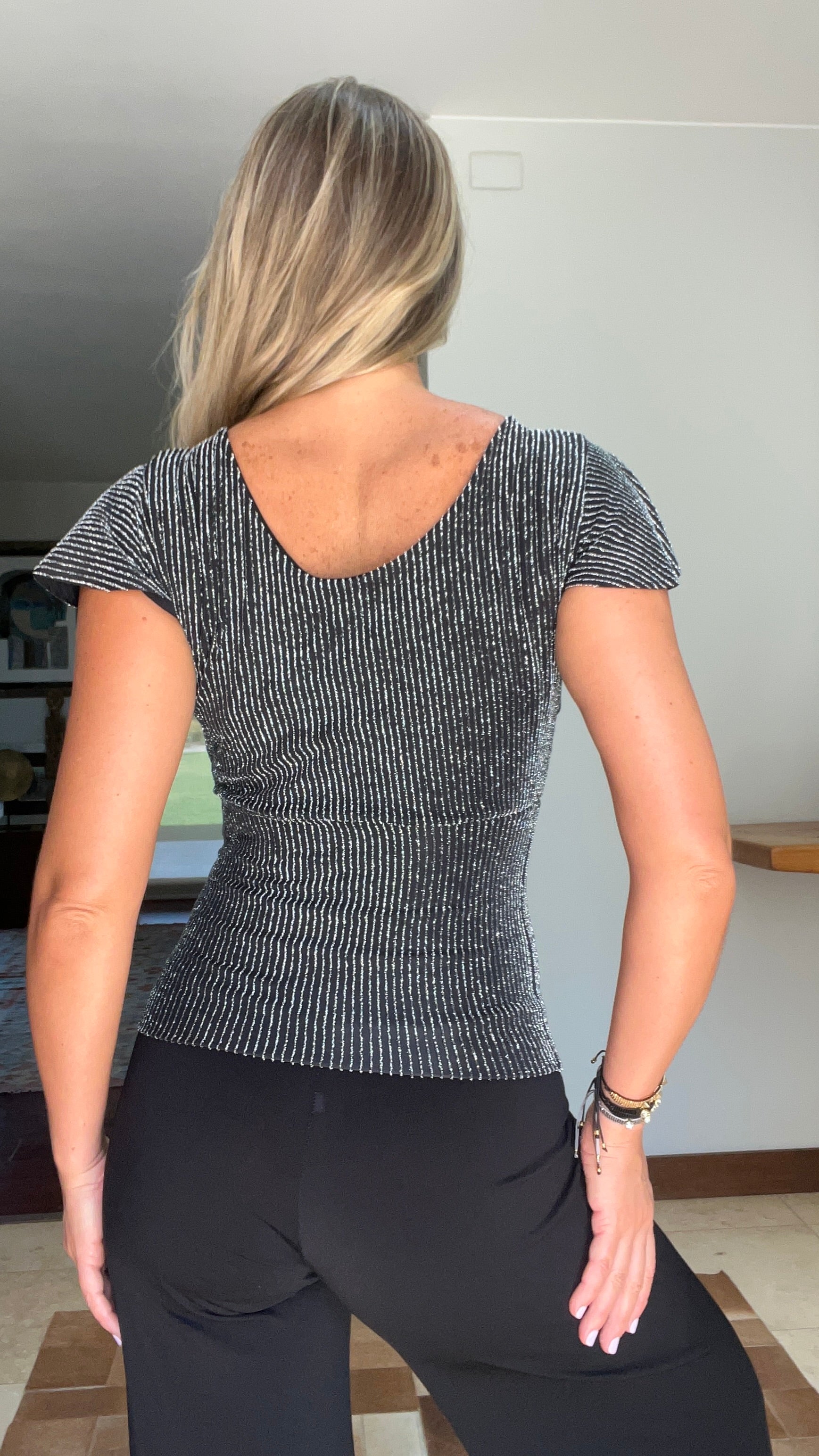 Top Mediano Doble Postura Fiesta Líneas Plateadas