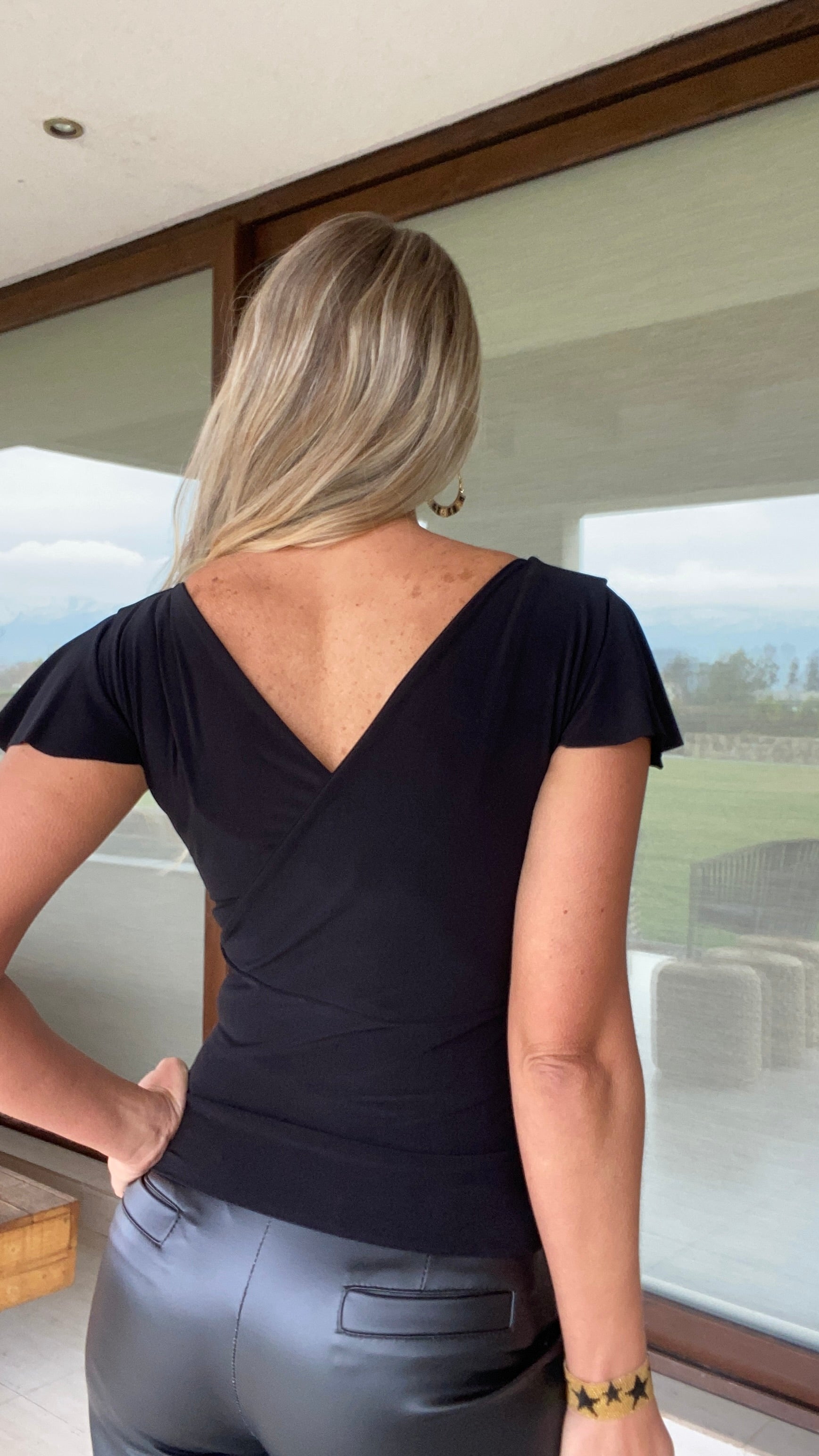 Top Mediano Doble Postura Negro | Top Mediano Negro | Amoramar.cl 3