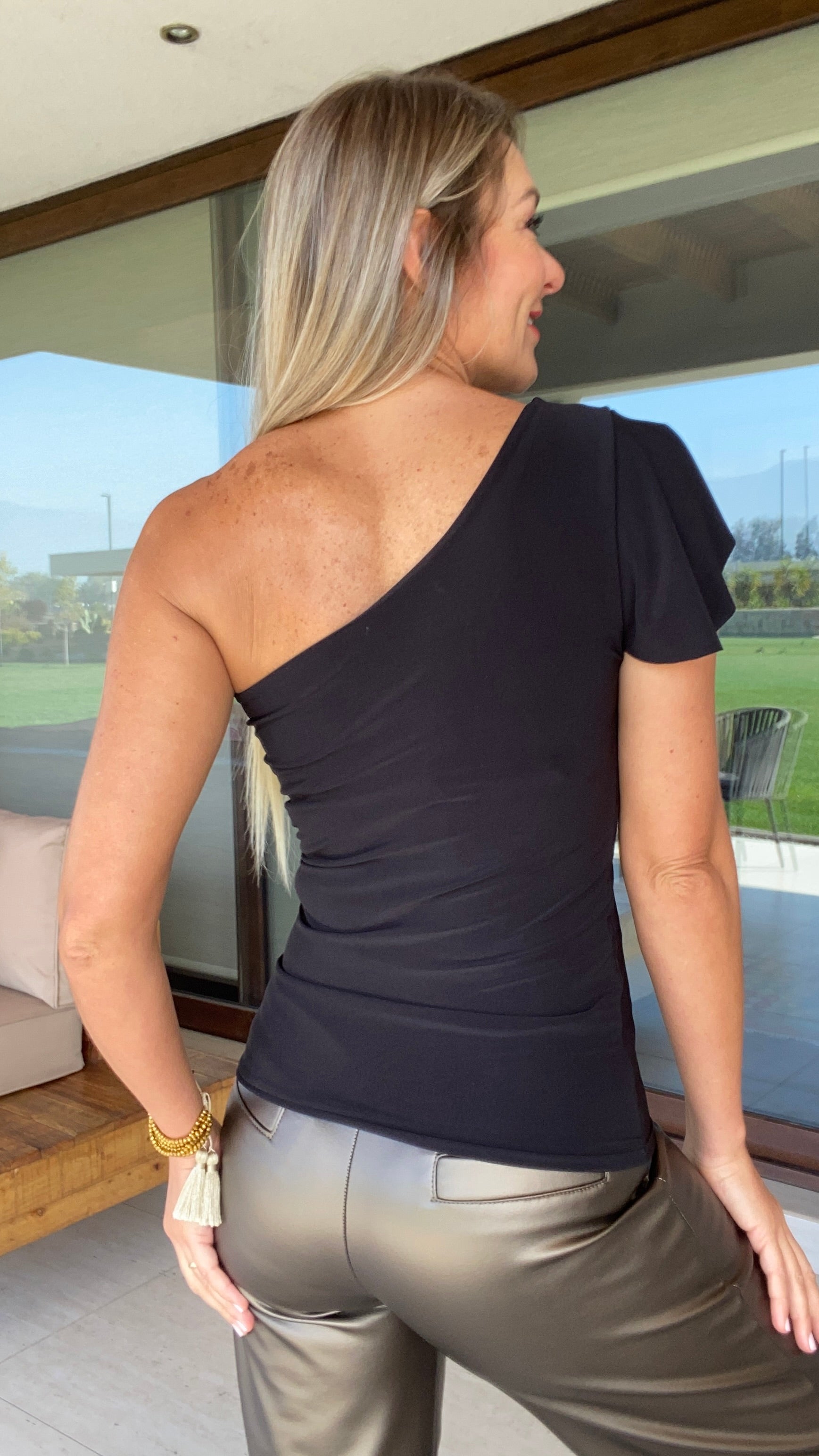 Top Asimétrico Negro | Top Negro | Polera asimétrica negra| Amoramar.cl 2