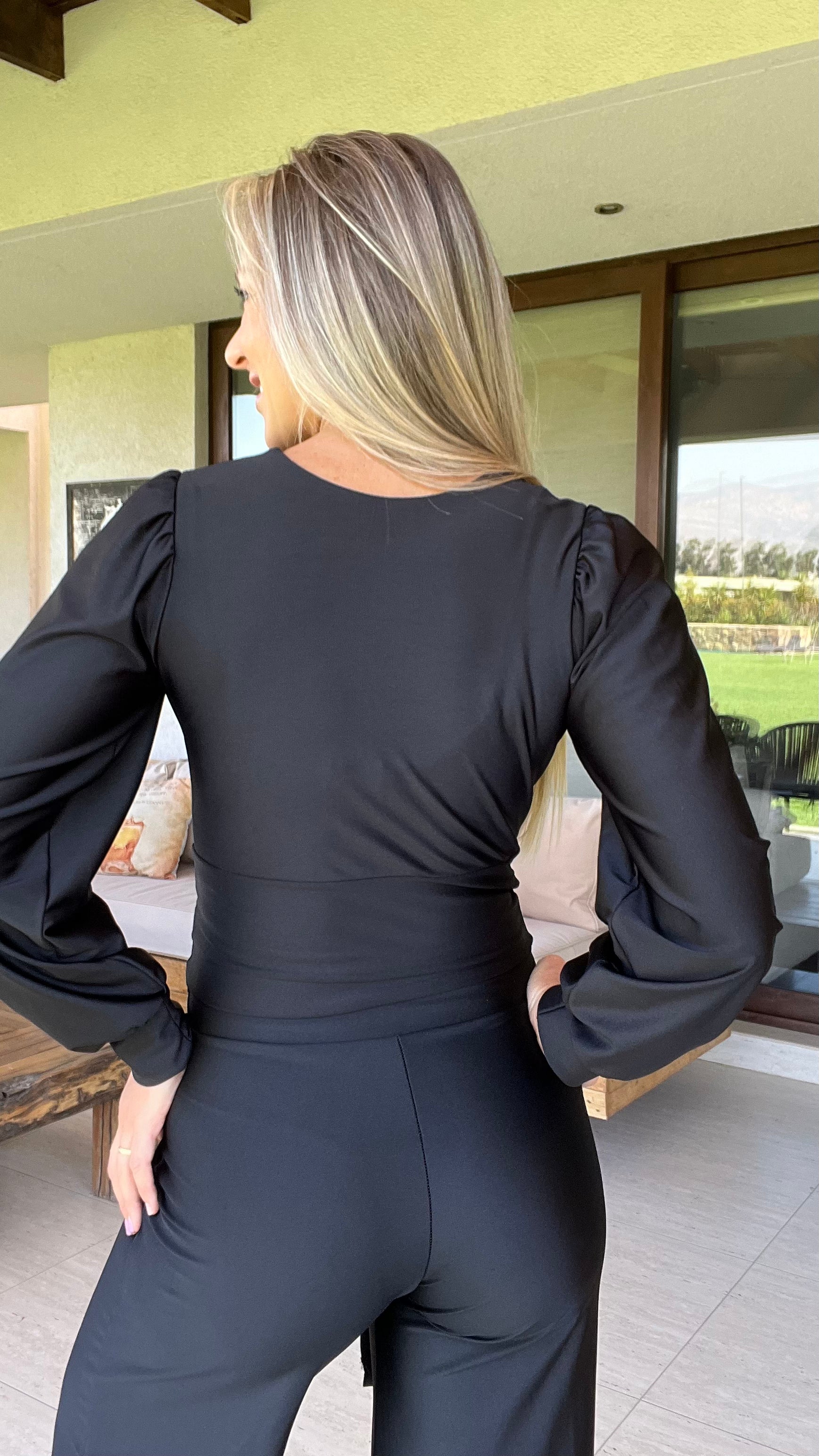 Crop Top Negro |Top corto fiesta dupont manga larga negro |Amoramar.cl 1