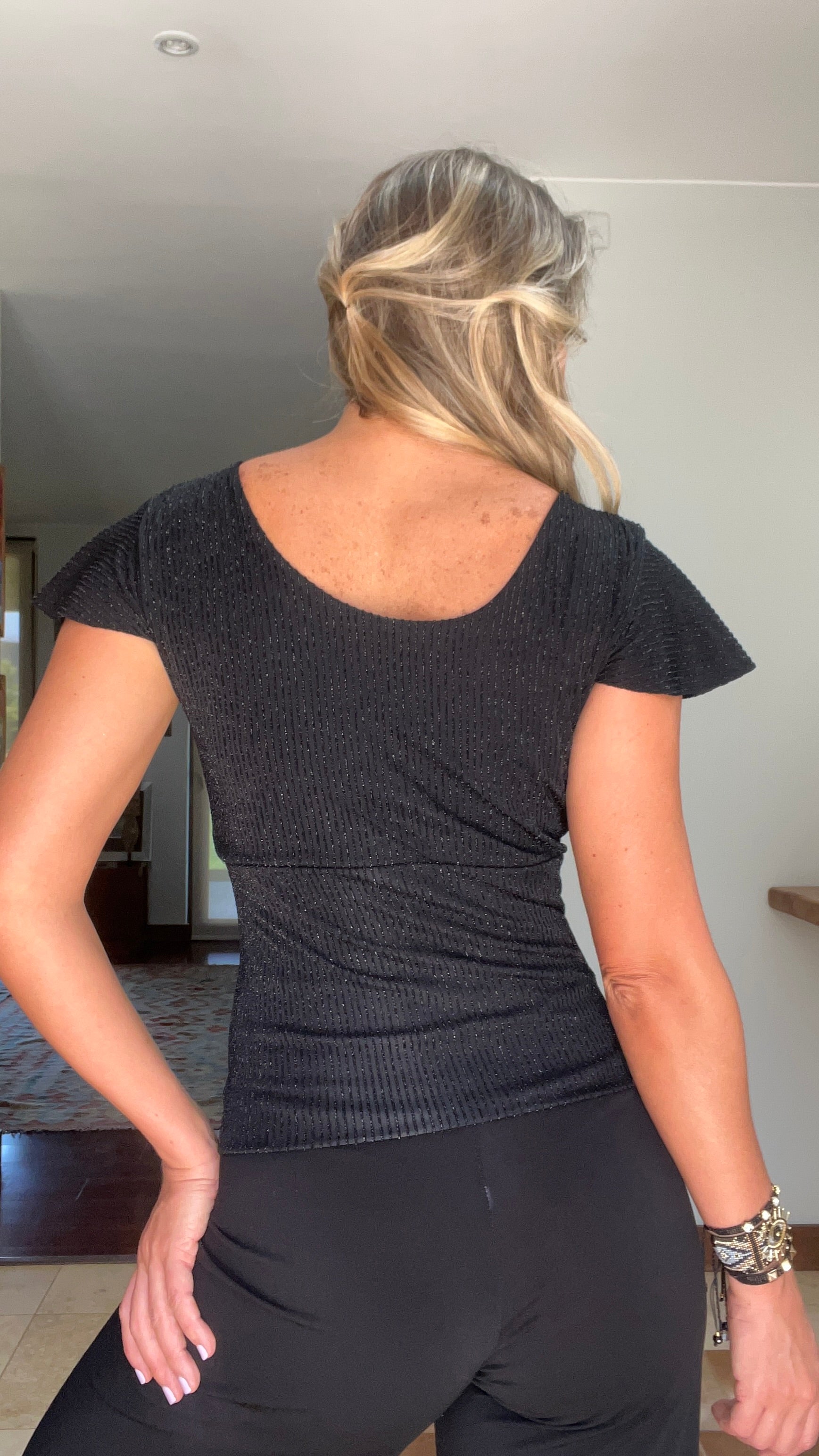 Top Mediano Doble Postura Fiesta Líneas Negras