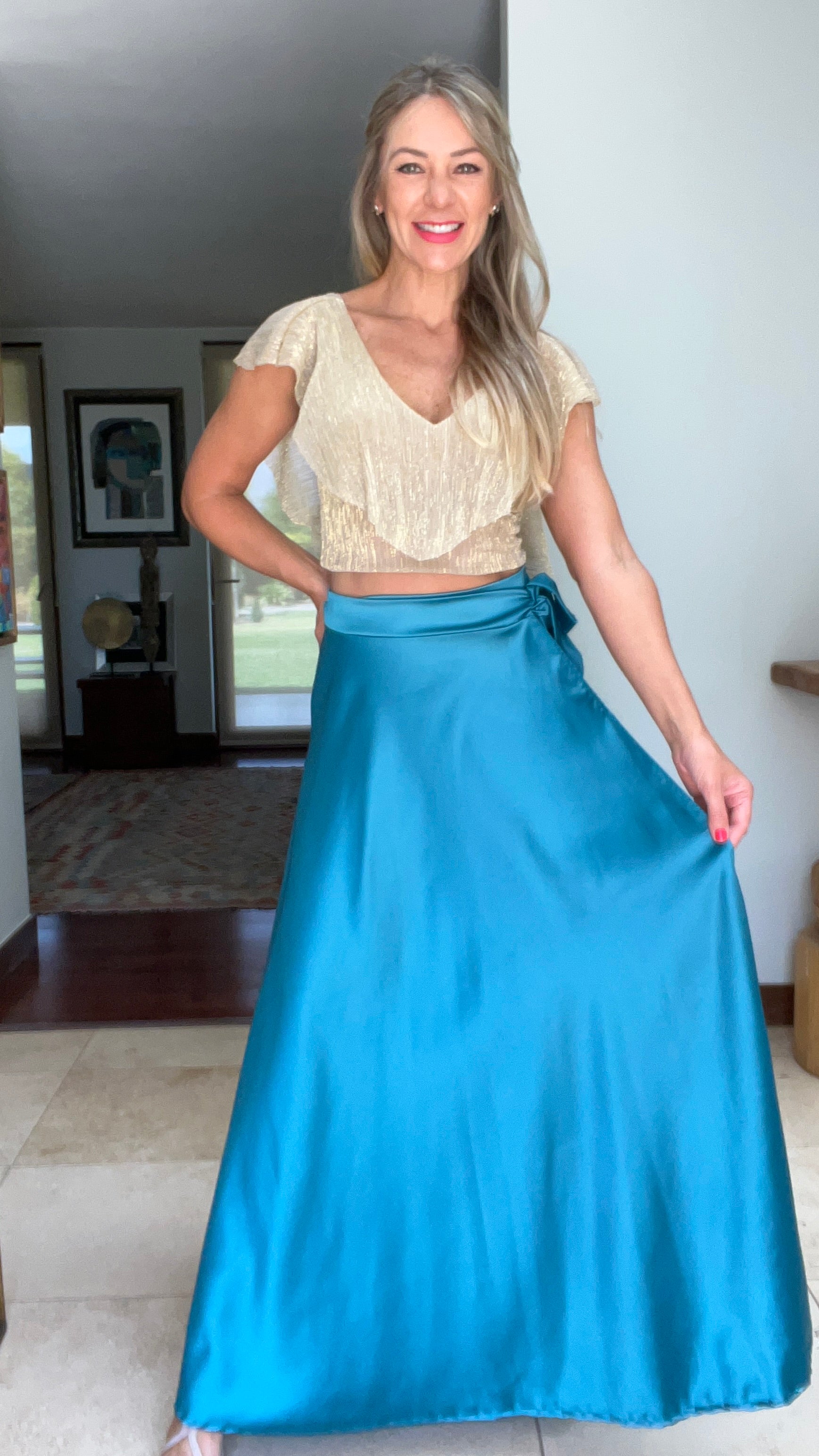 Falda envolvente piel de seda azul verdoso | falda larga satinada azul | Amoramar.cl 