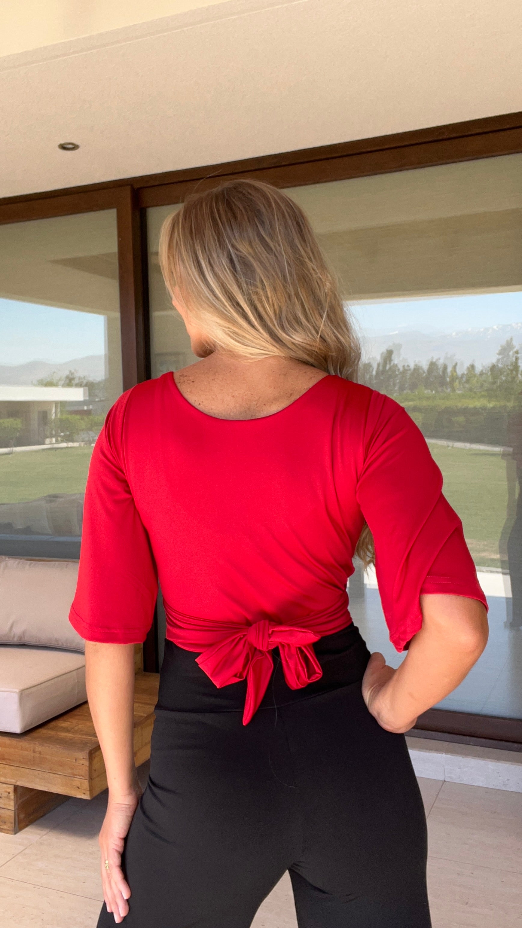 Crop Top Lara Rojo| Top corto con amarre manga al codo |Amoramar.cl 1