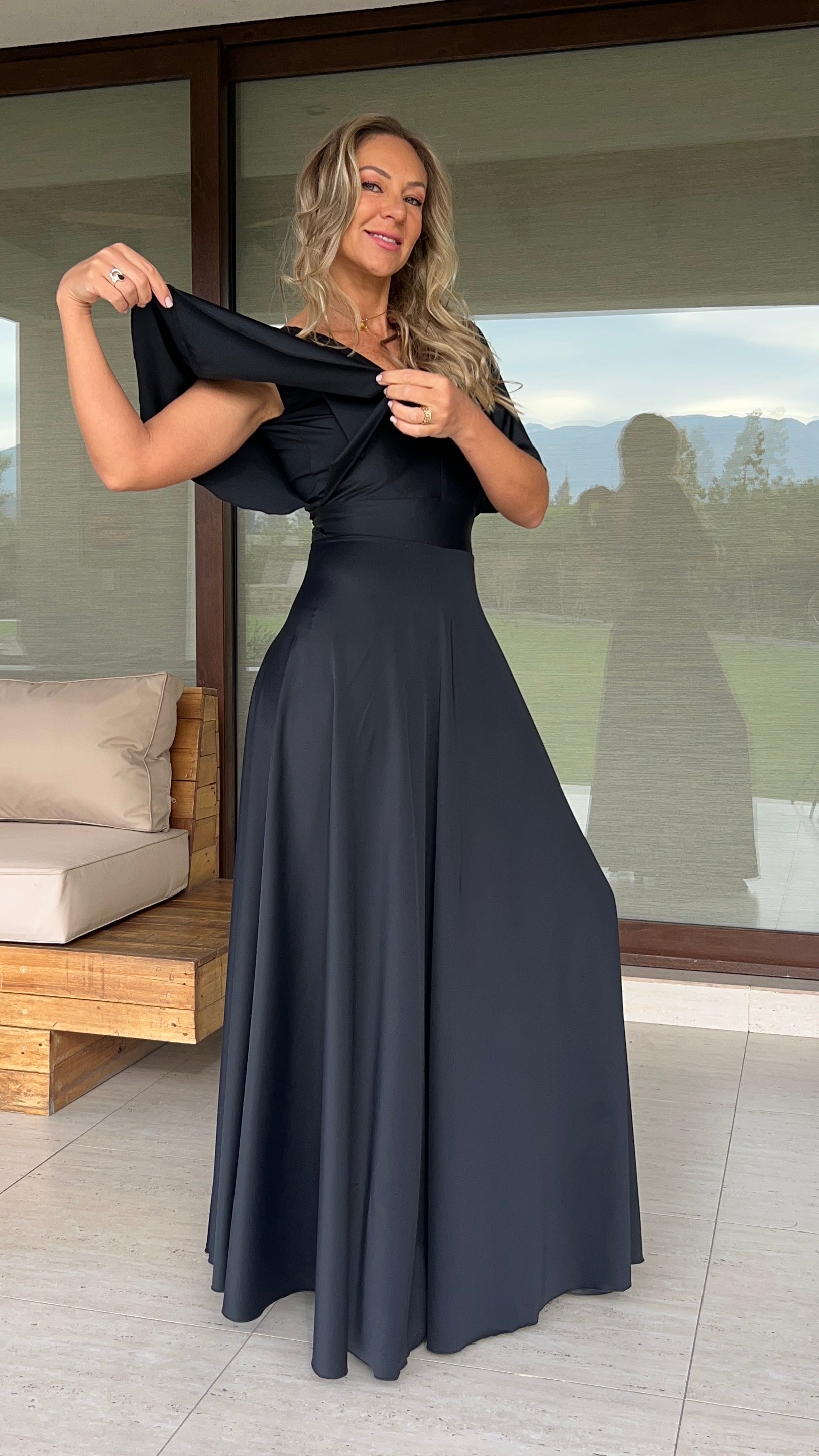 Vestido manga de ángel Dupont negro| vestido manga murciélago negro satinado de fiesta| Amoramar.cl 2