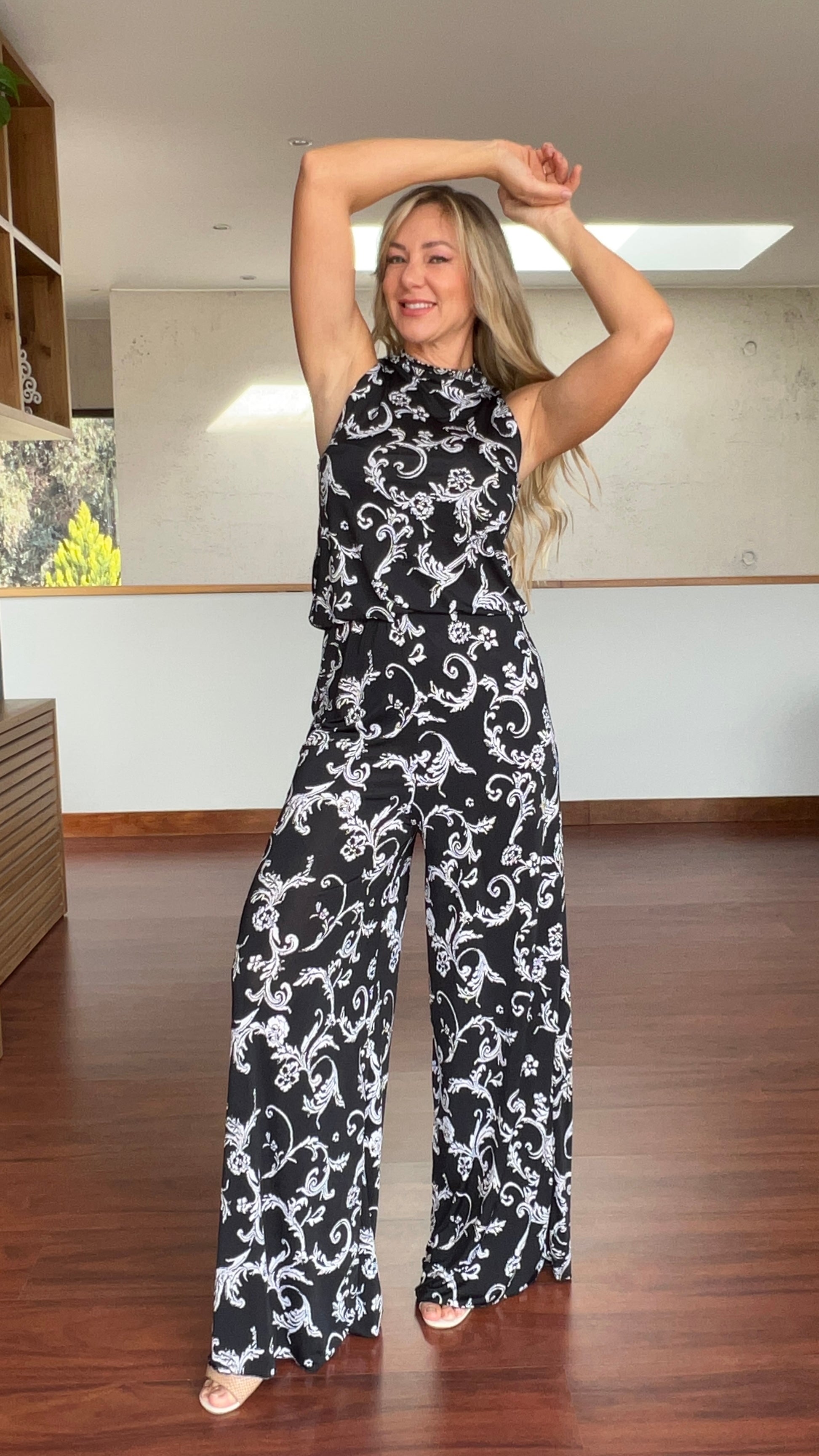Enterito Halter Flores Negro / Blanco