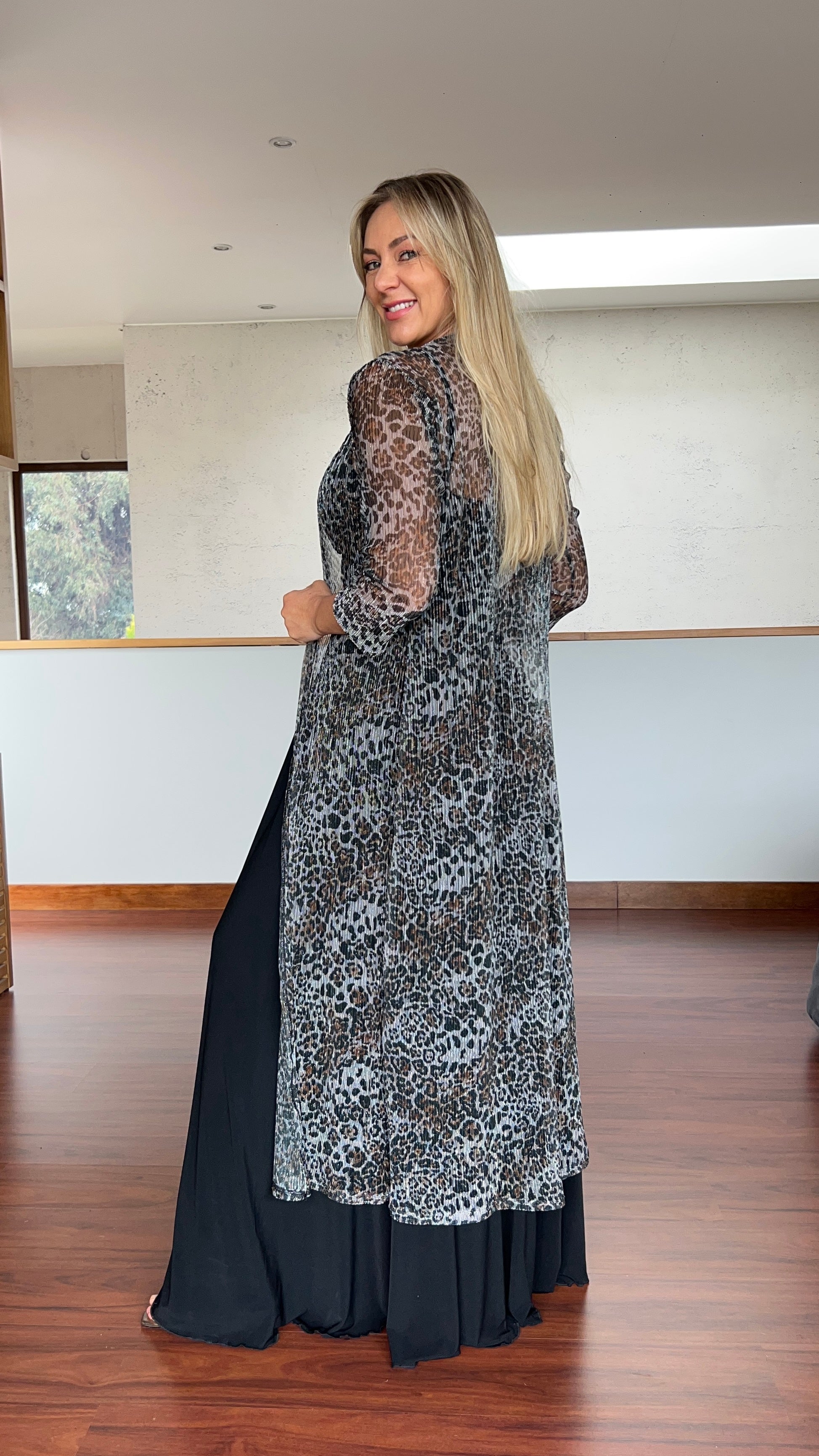 Tapado plisado print gris| kimono mujer largo fiesta print gris|Amoramar.cl 2
