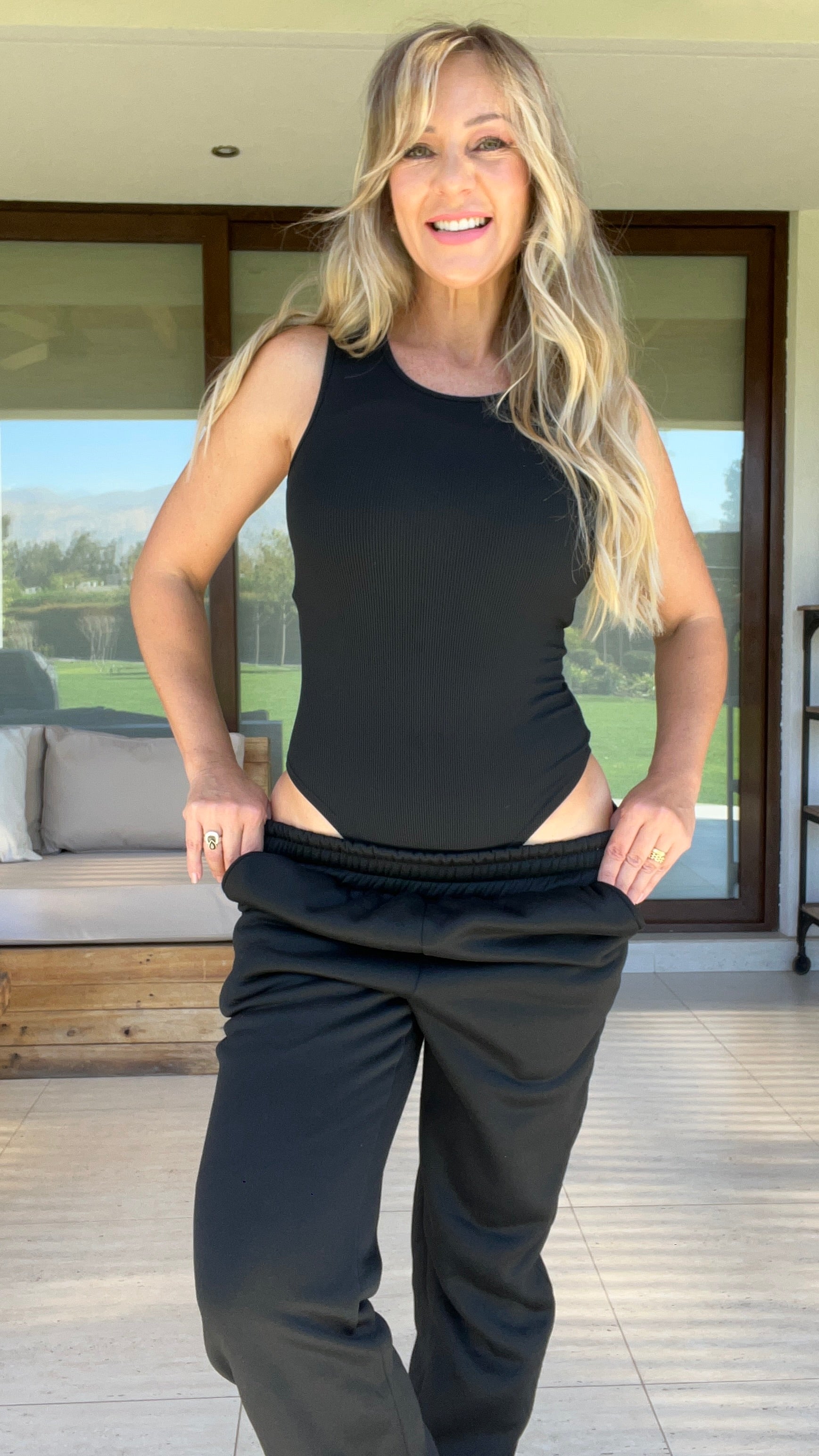 Conjunto urbano negro jogger y body | set body y jogger deportivo negro | Amoramar.cl 1