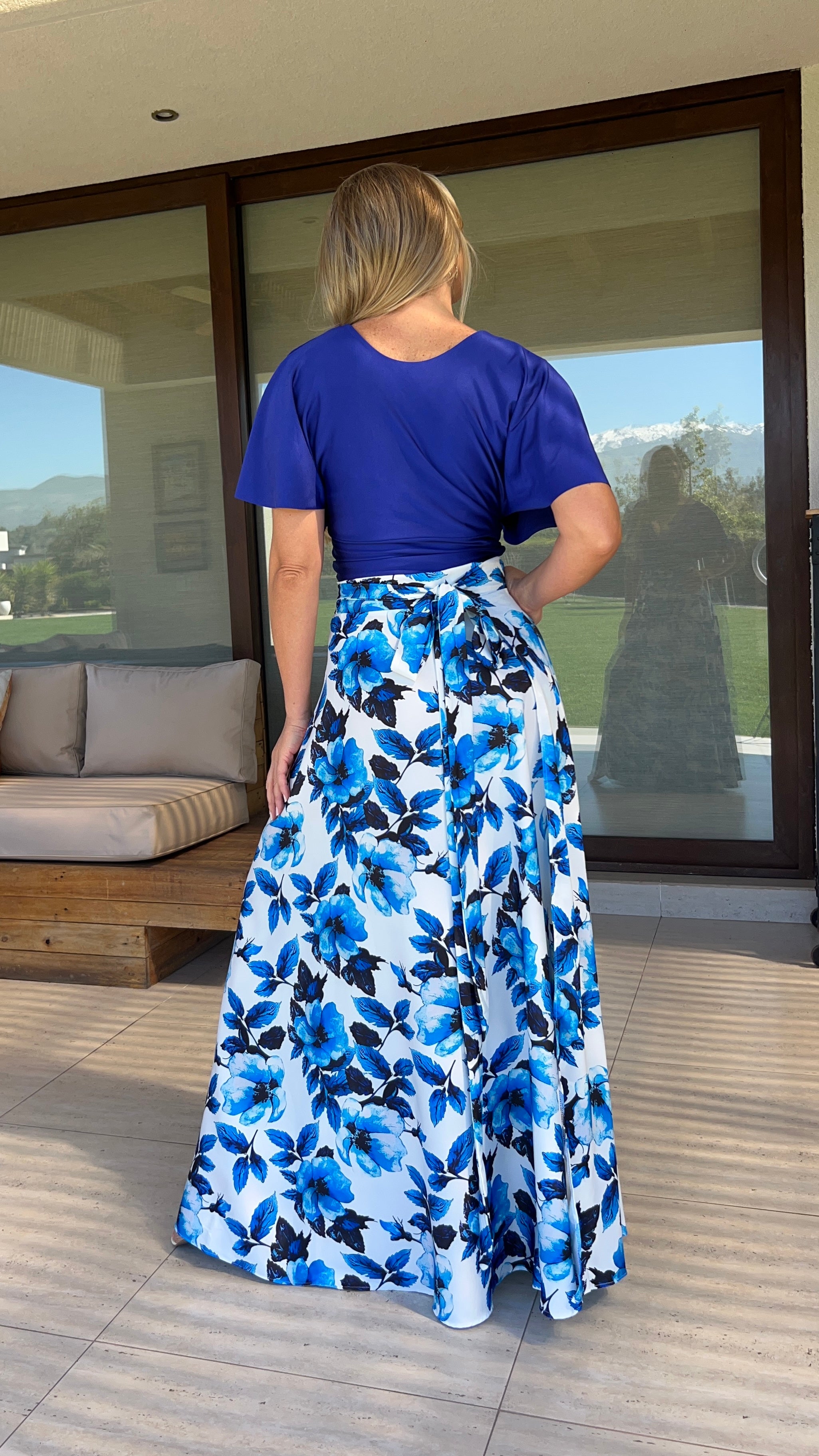 Falda envolvente mujer blanca, flores azules| pollera mujer flores| Amoramar.cl 3