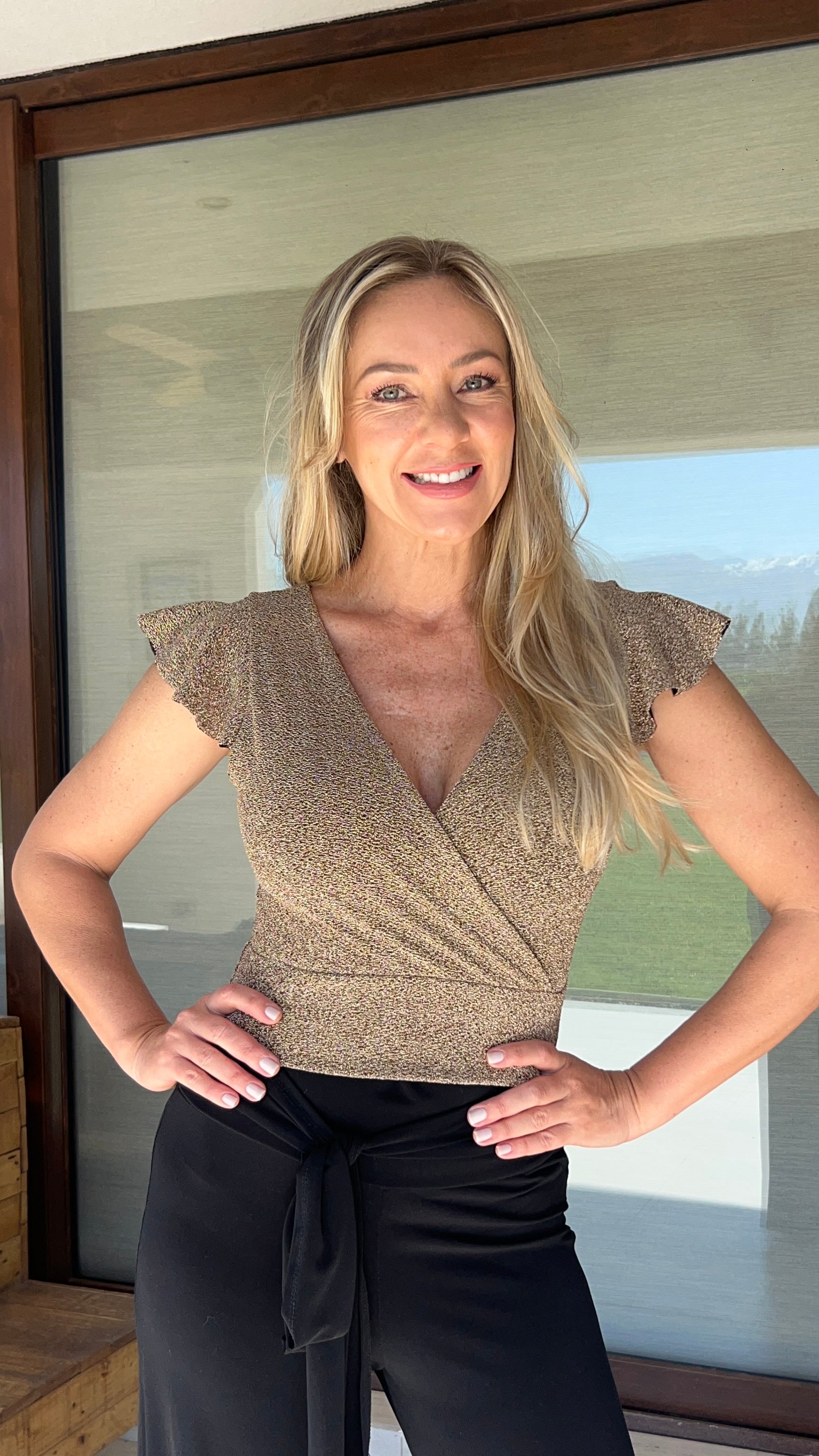 Crop top Antonia dorado brillos|top corto mujer dorado fiesta|Amoramar.cl 