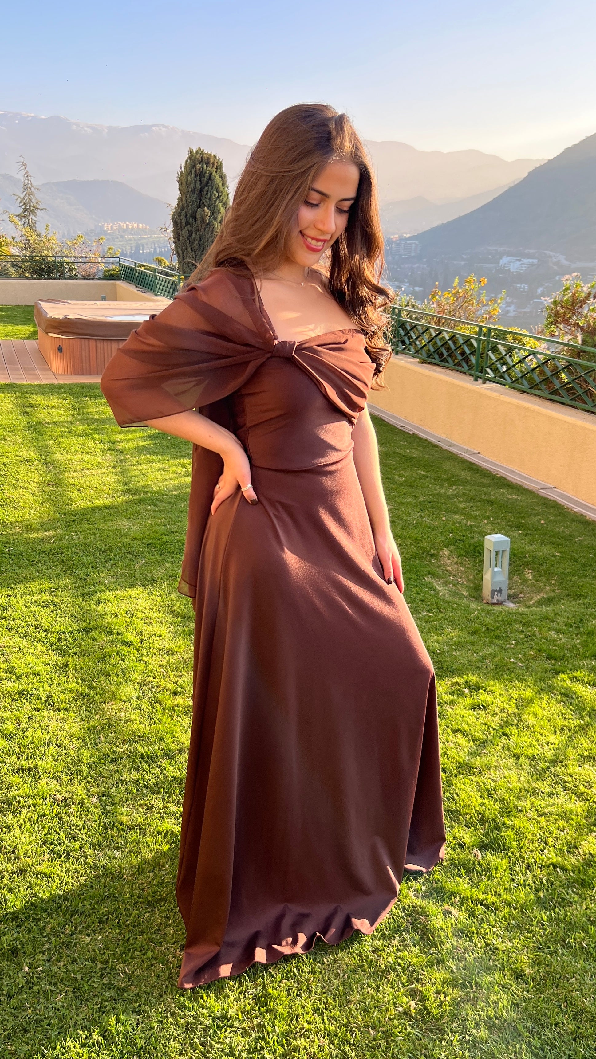 Vestido Victoria Chocolate| Vestido strapless con gasa fiesta elegante Café |Amoramar.cl 4