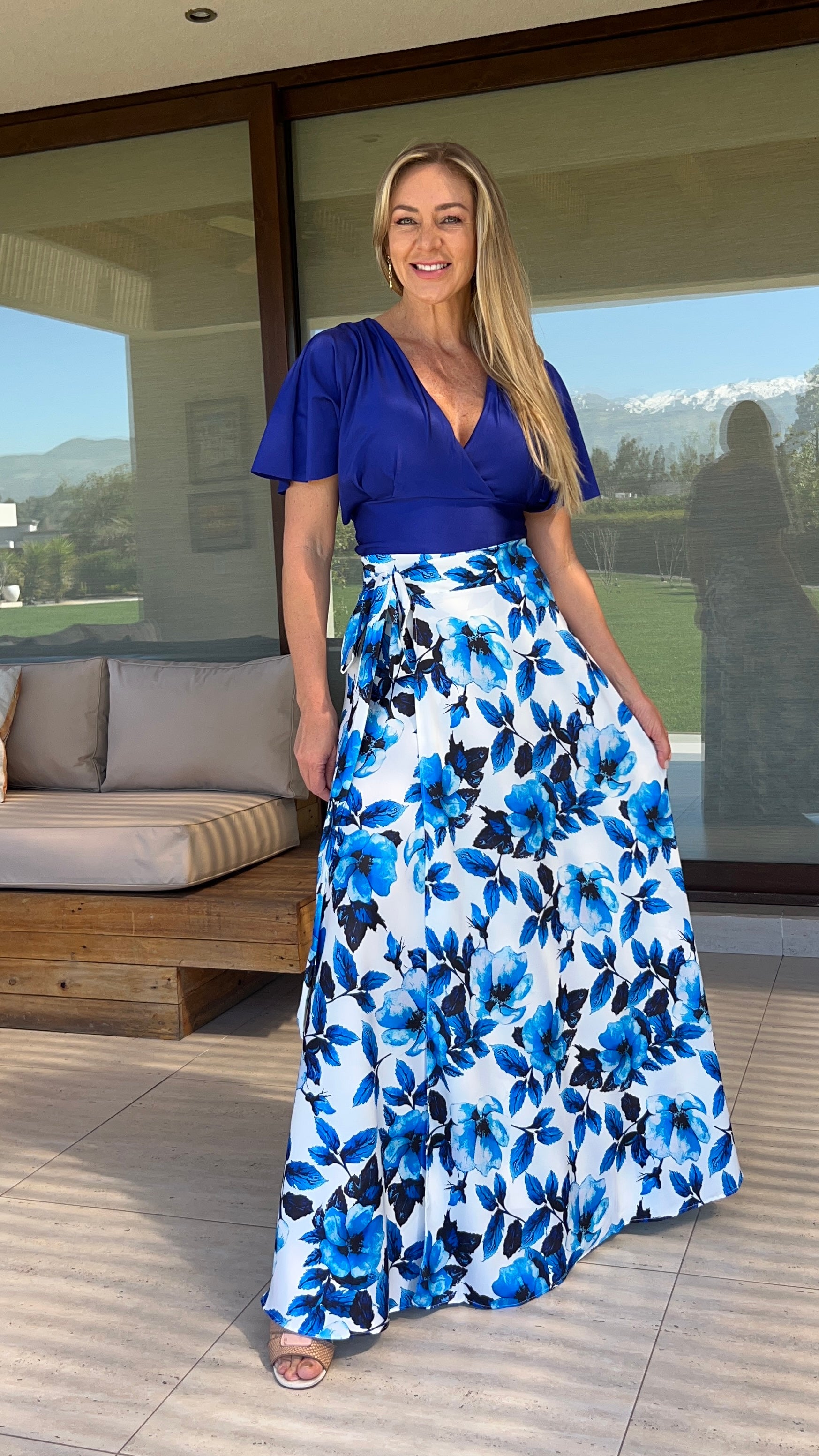 Falda envolvente mujer blanca, flores azules| pollera mujer flores| Amoramar.cl 4