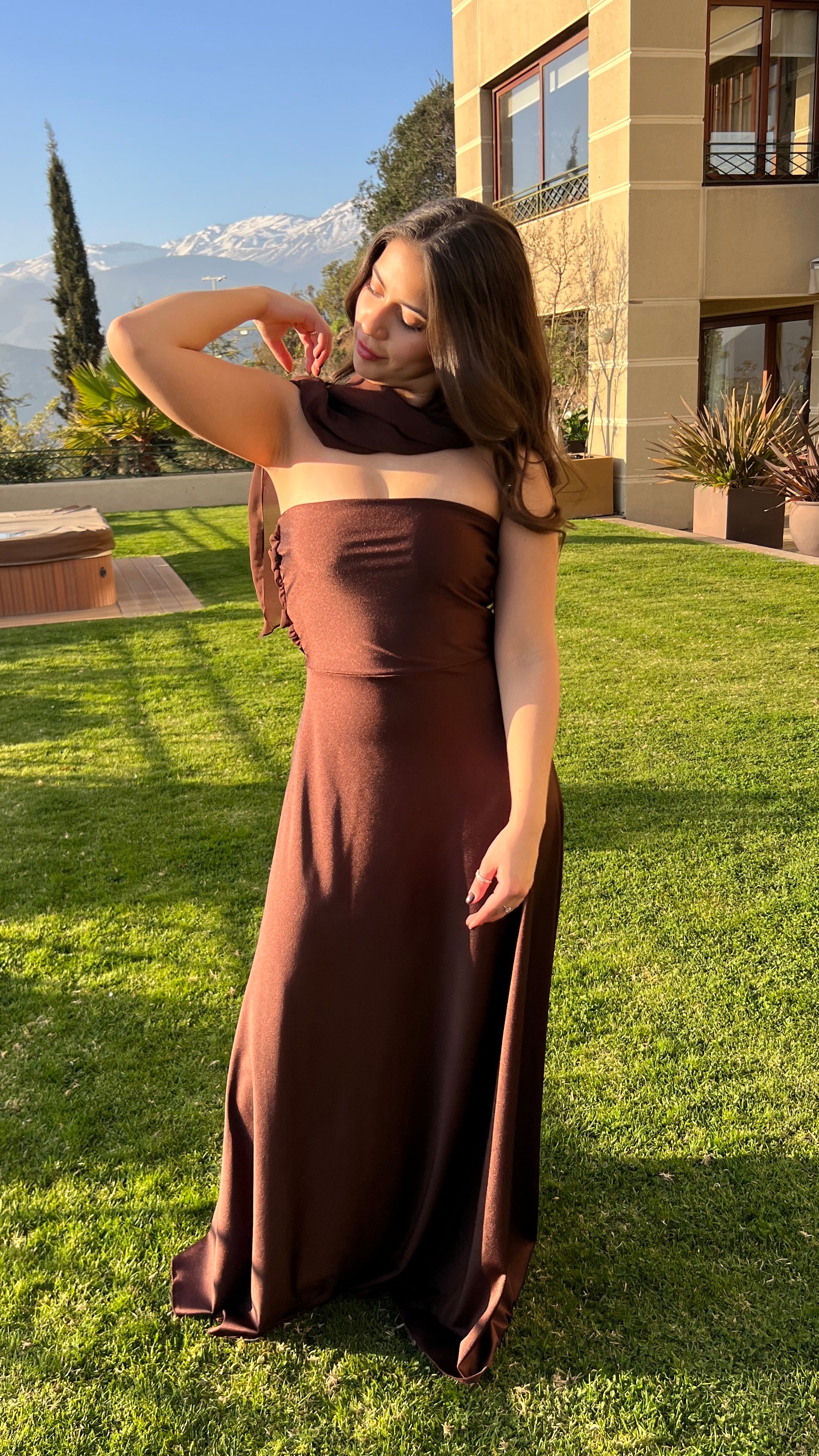 Vestido Victoria Chocolate| Vestido strapless con gasa fiesta elegante Café |Amoramar.cl 6