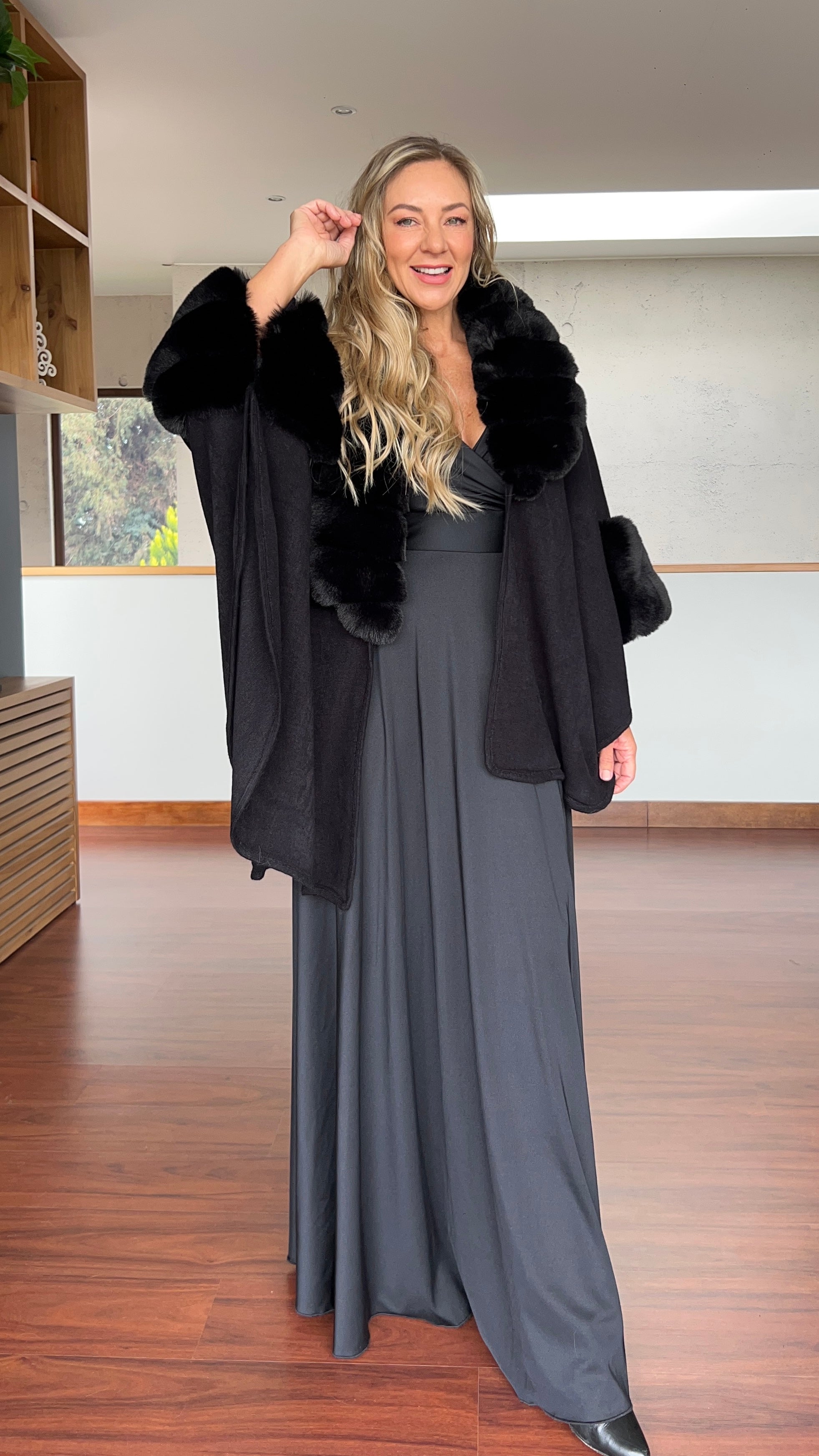 Poncho Gabrielle Negro