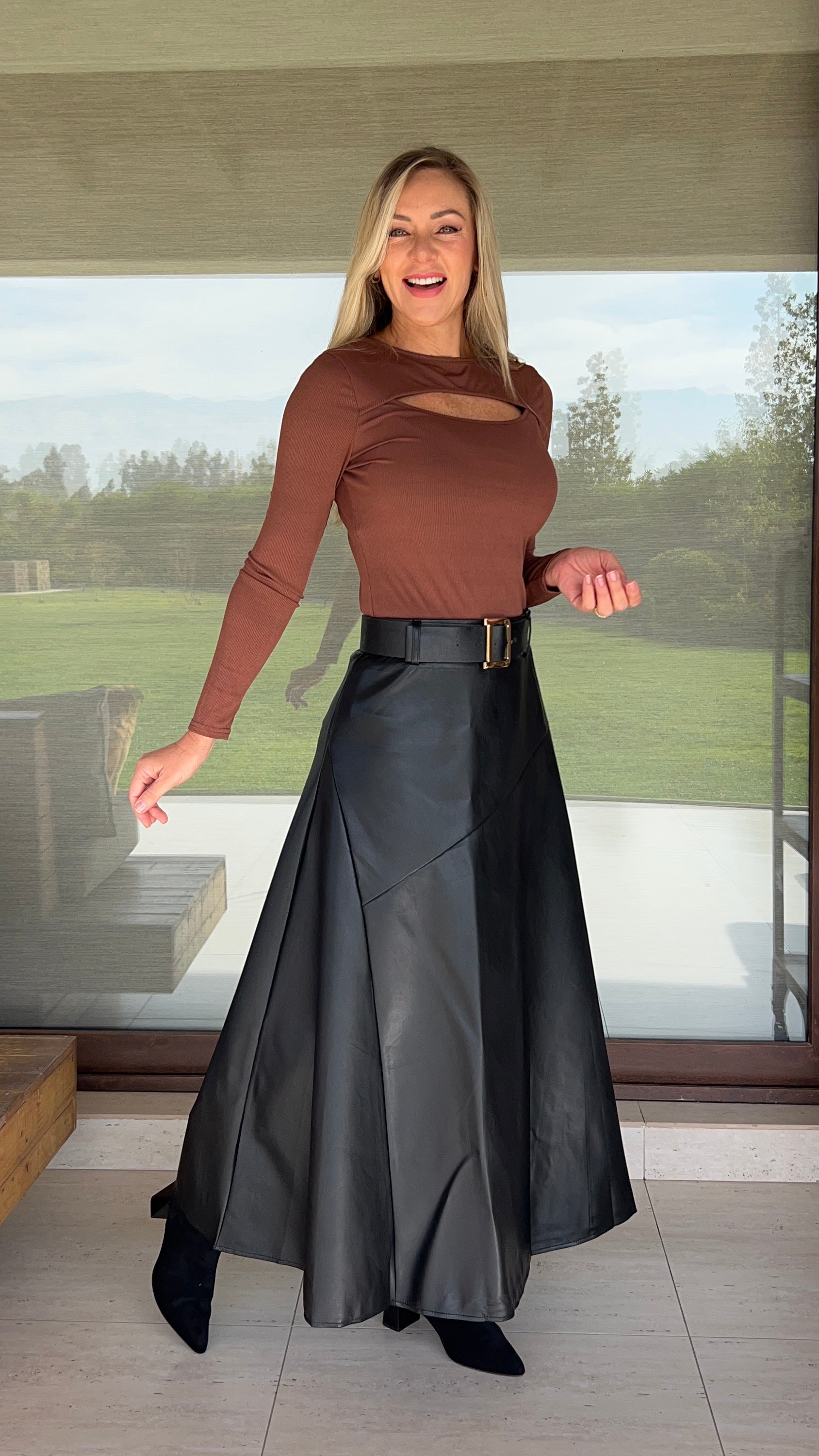 Falda Midi Negra de cuerina interior micropolar| Falda larga cecocuero negra| Amoramar.cl