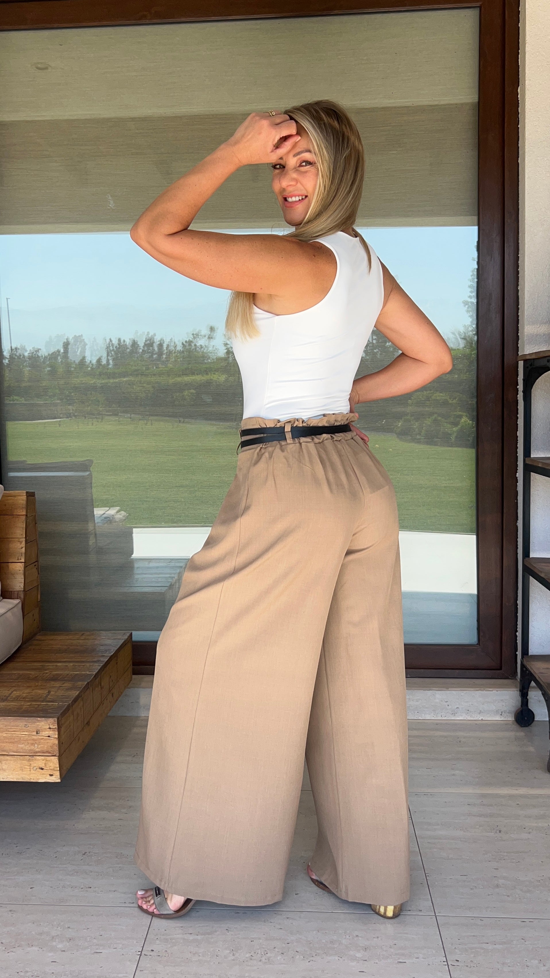 Pantalón sastrero de mujer con cinturón incorporado. Amoramar.cl 1