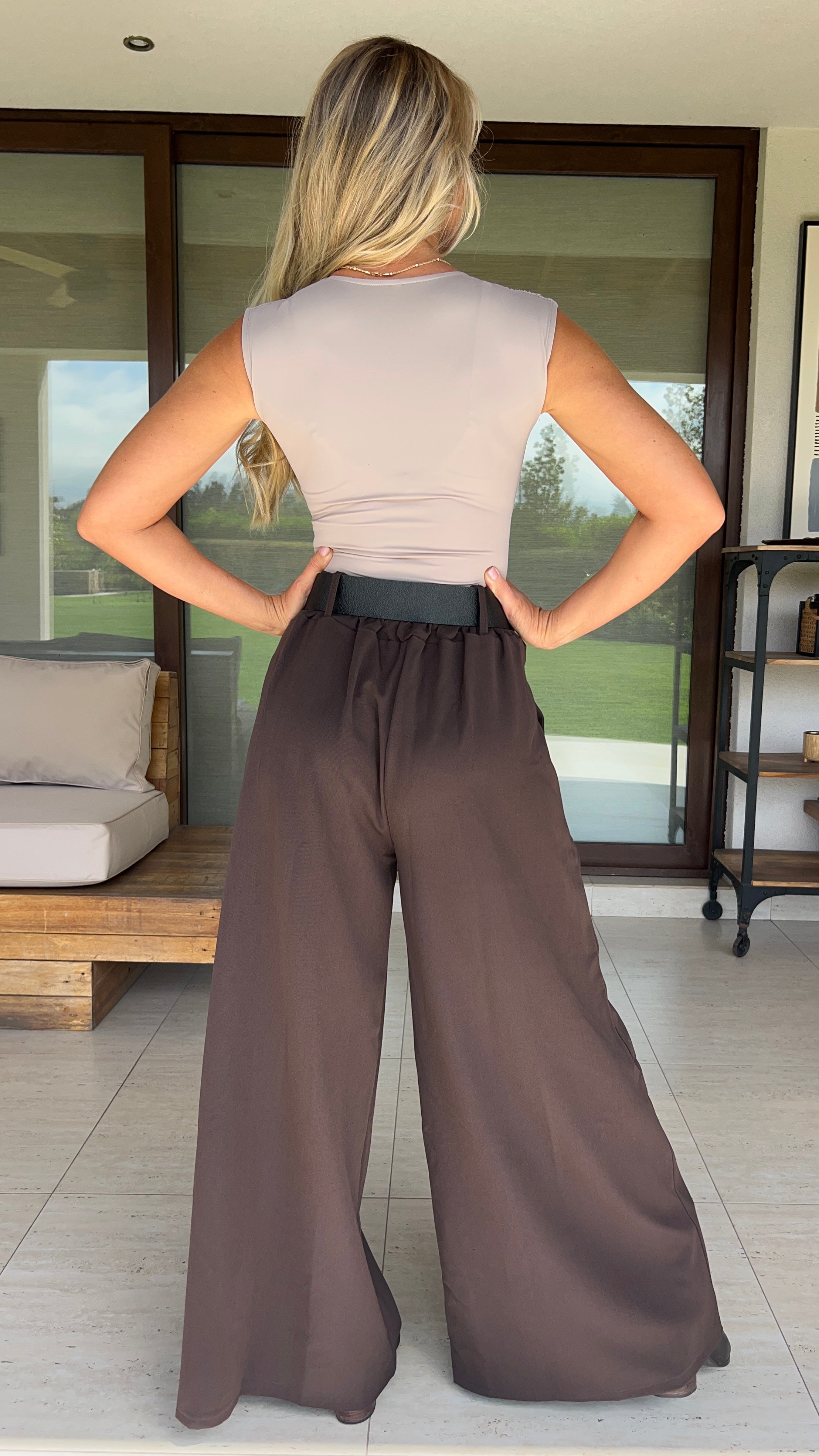 Pantalón sastre chocolate con bolsillos y cinturon| Pantalón mujer marrón elegante tipo sastre|Amoramar.cl