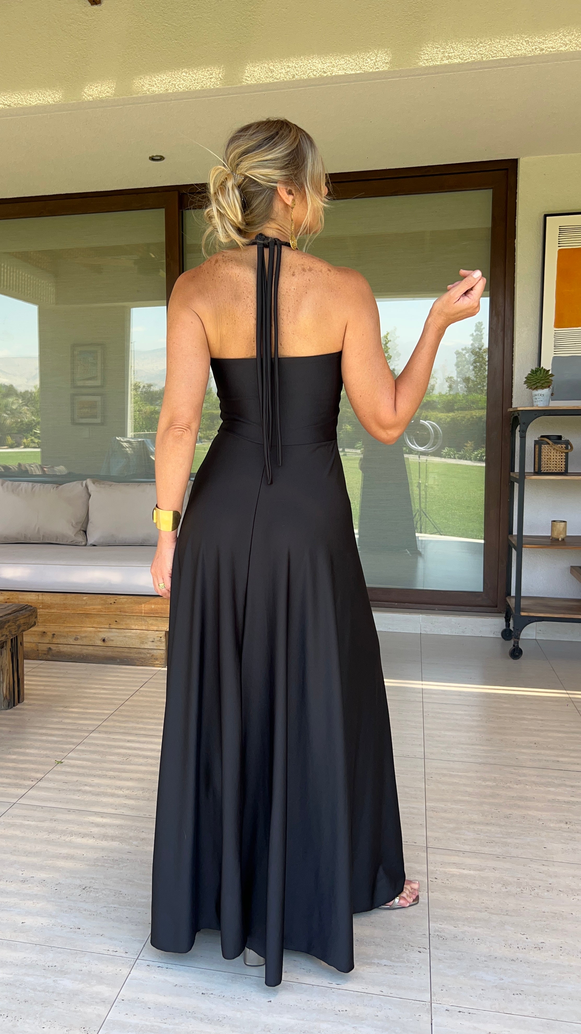 Vestido escote en V Negro con amarre al cuello, vestido largo de fiesta Negro| Amoramar.cl
