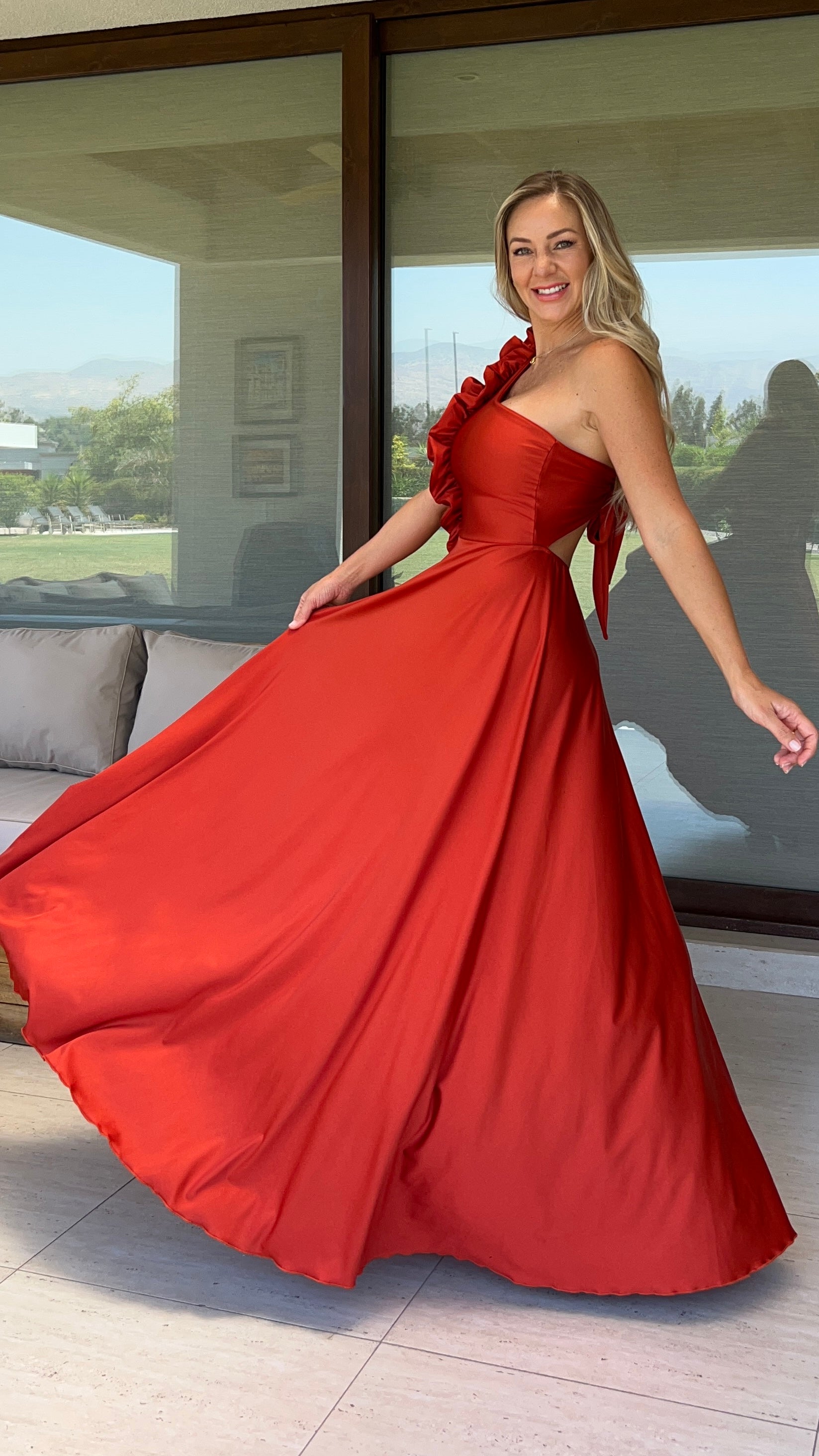 Vestido asimétrico Ladrillo o Rojo largo fiesta ajuste en espalda|Amoramar.cl 