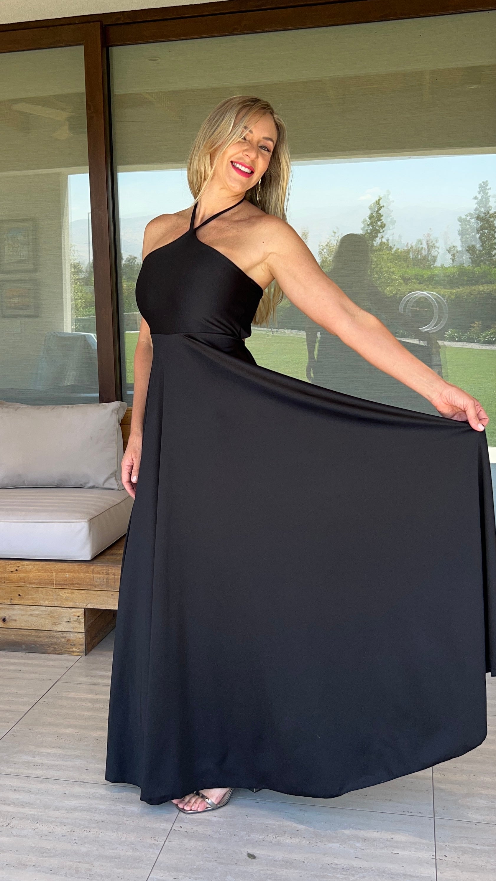 Vestido halter con amarre negro| vestido largo de fiesta Amoramar.cl