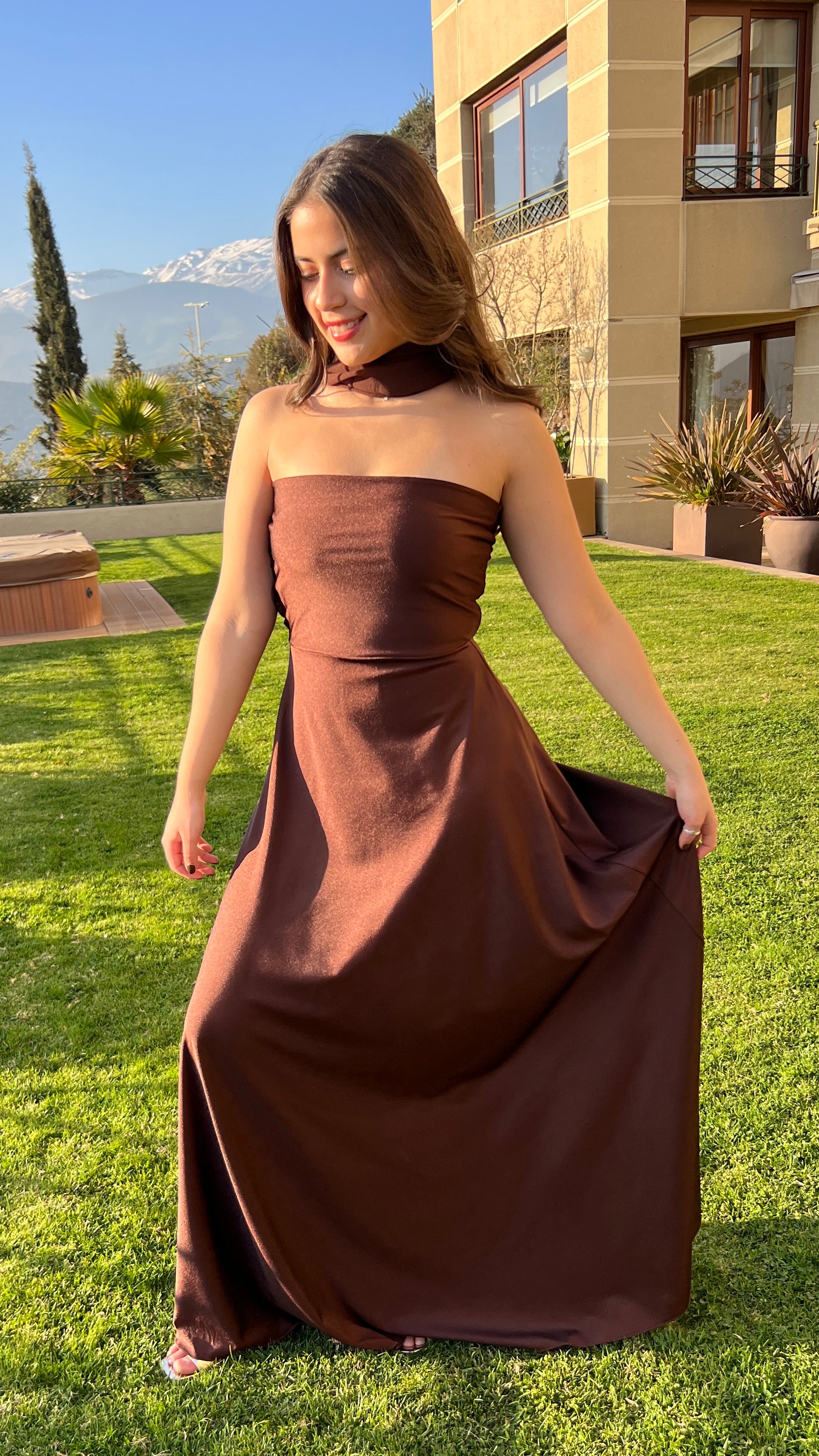 Vestido Victoria Chocolate| Vestido strapless con gasa fiesta elegante Café |Amoramar.cl 5