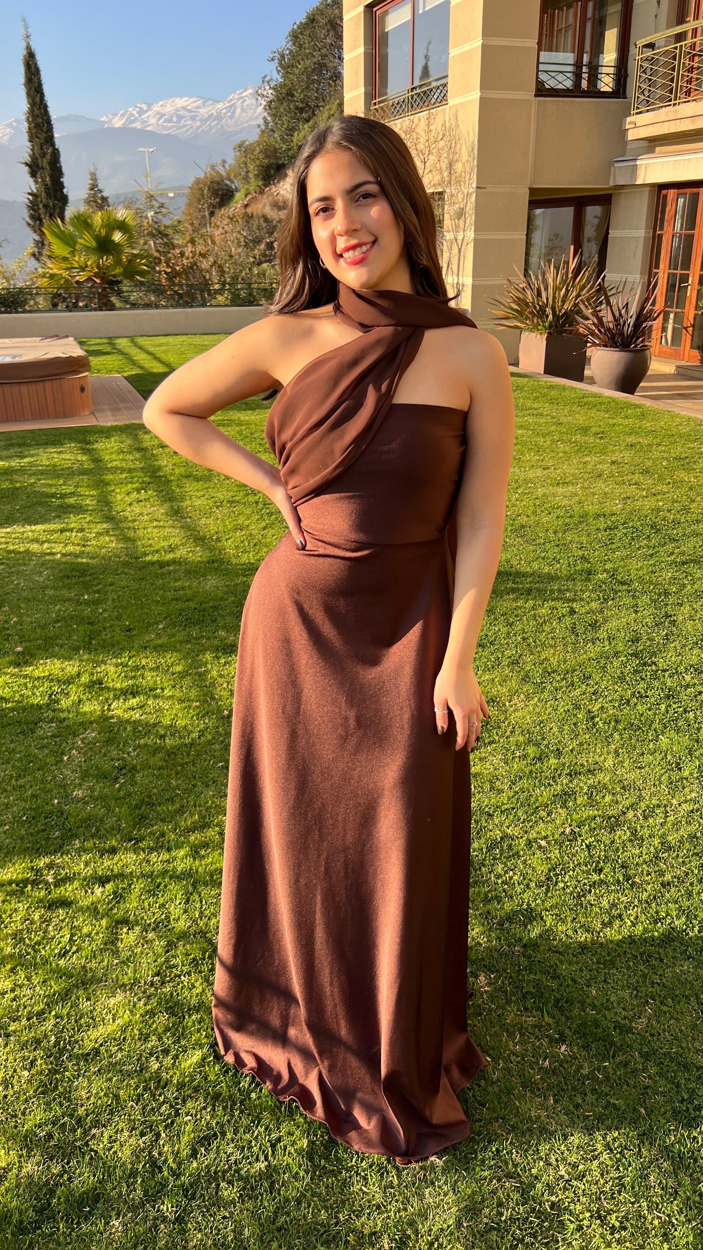 Vestido Victoria Chocolate| Vestido strapless con gasa fiesta elegante Café |Amoramar.cl 3