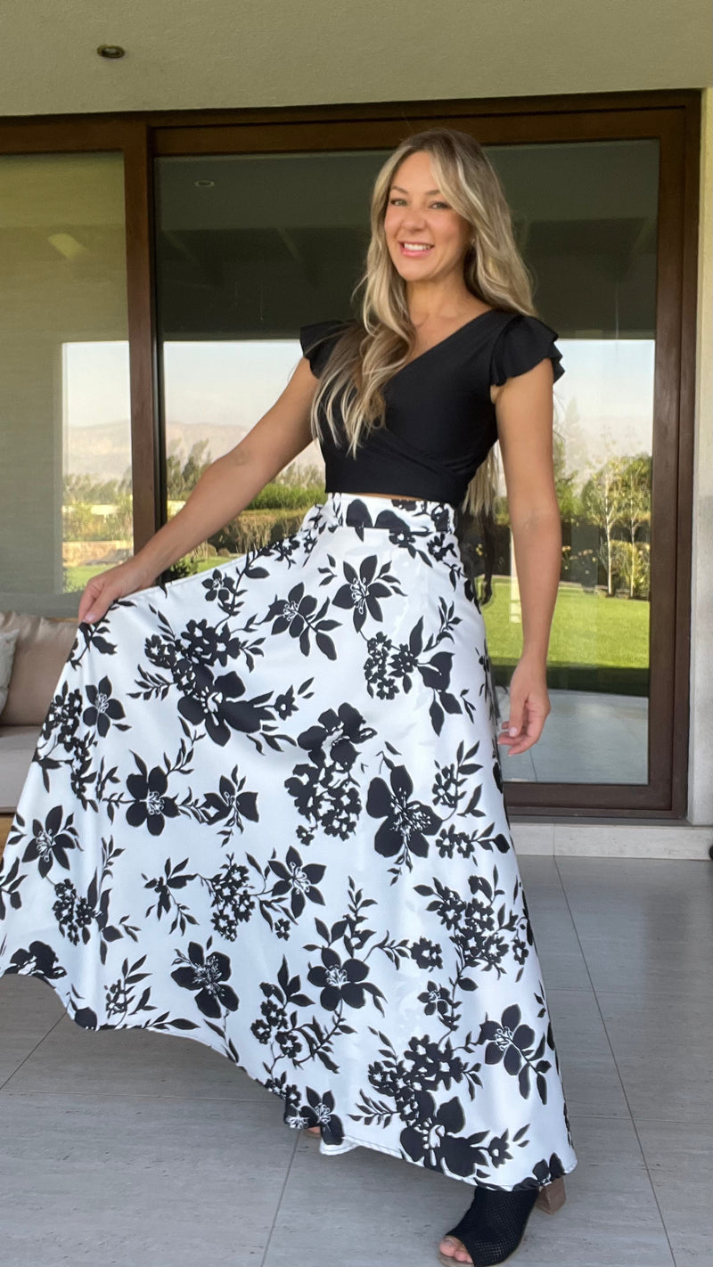 Falda Envolvente Piel de Seda Blanca Flores Negras